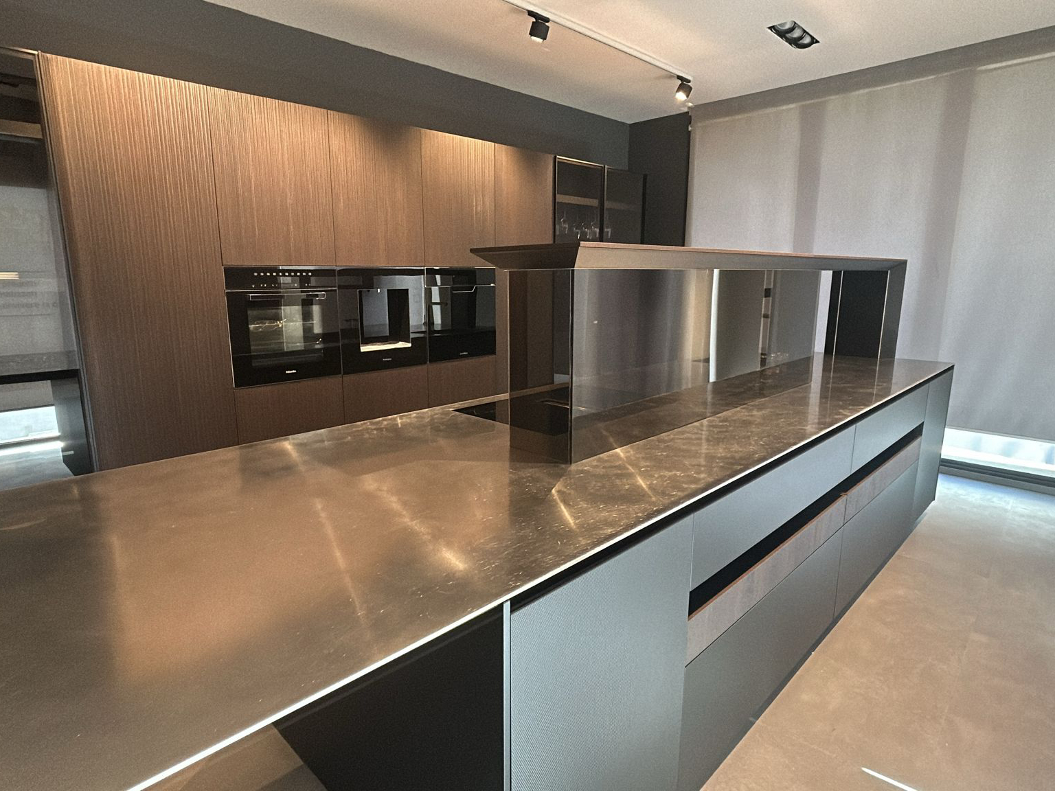 Cucina Arrital Nautila esposta nello showroom Decam Idea a Muggiò